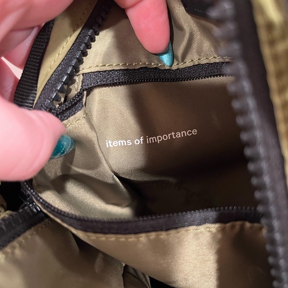 lululemon backpack with detachable belt bag - Picture 15 of 16